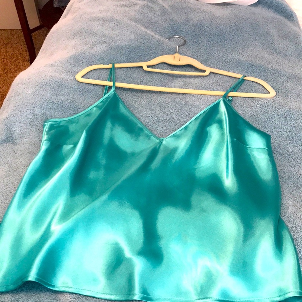 Silk Vneck camisole with adjustable straps NWOT